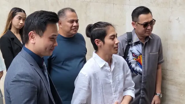 Disjoki Giovanni Surya Saputra alias DJ Panda memenuhi panggilan penyidik Polda Metro Jaya.