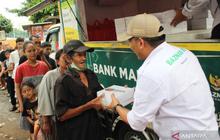 Baznas Salurkan 55.150 Hidangan Ramadhan di Jabodetabek dan Sumatera untuk Mustahik
