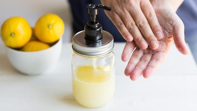 cuci muka dengan lemon