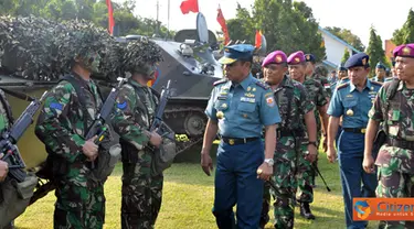 Citizen6, Surabaya: Angkatan Laut AS datang ke Surabaya dengan tiga kapal perang, yaitu USS Germantown  (LSD - 42), USS Vandegrift (FFG - 48), dan USCG Waesche, yang bersandar di Dermaga Jamrud Tanjung Perak Surabaya. (Pengirim: Budi Abdillah)        