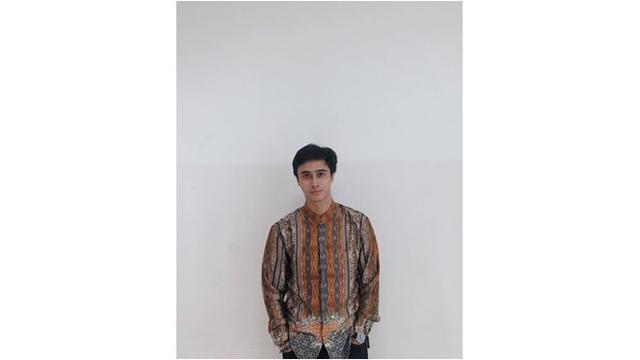 Meski jarang tampil di televisi, pria 32 tahun ini masih memiliki penggemar setia. Di akun Instagramnya, ia sudah memiliki 41 ribu pengikut.