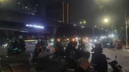 Massa Masih Berkerumun di Slipi-Petamburan hingga Dini Hari