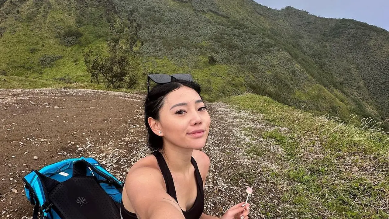 [Fimela] Wendy Walters di atas gunung