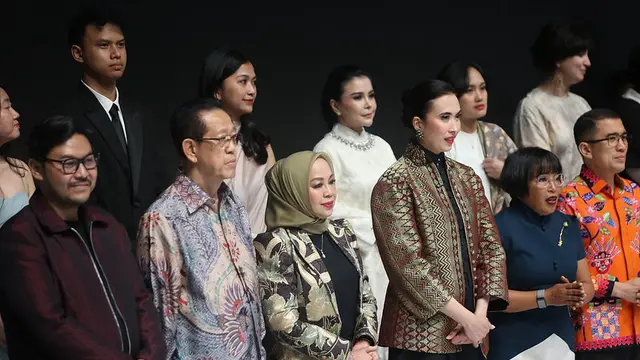 Menpar Widi Wardhana Buka Jakarta Fashion Week 2027, Tampil Formal dengan Sentuhan Wastra