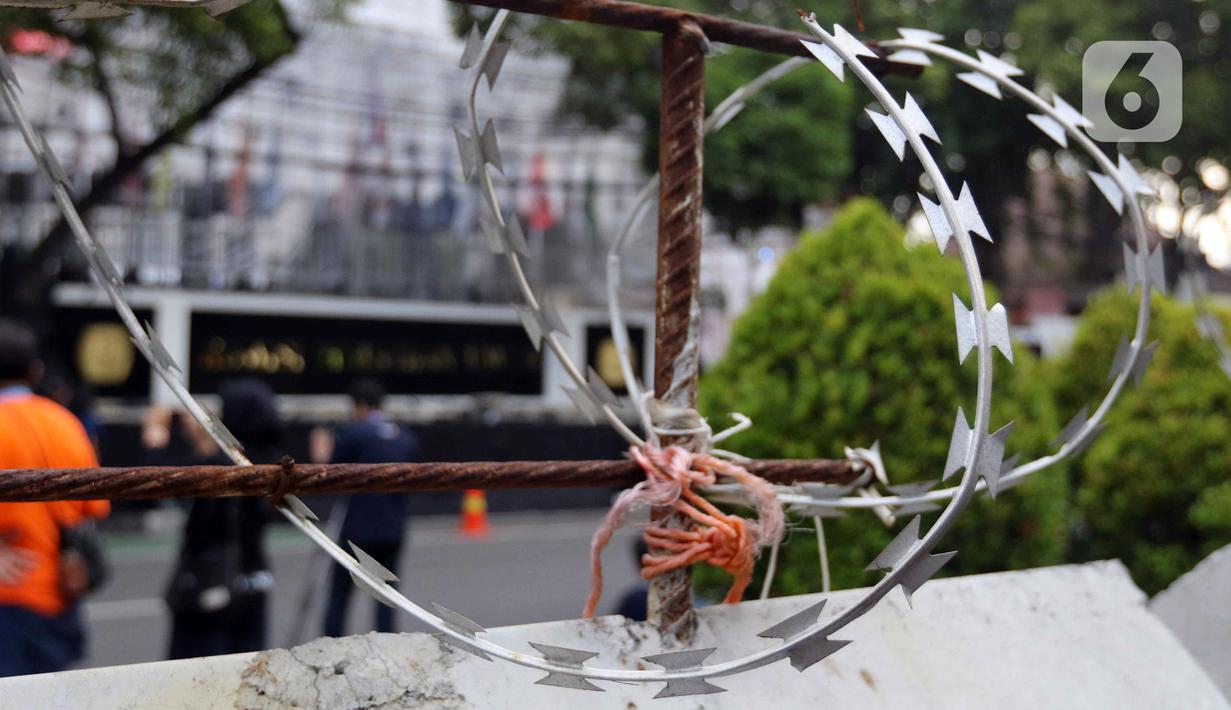 Susatyo menjelaskan, aparat pengamanan gabungan akan memetakan daerah di sekitaran wilayah KPU RI. Dia mencatat, ring 2 dan ring 3 berada di sekitar kantor KPU termasuk Bundaran HI hingga Taman Suropati. Sementara daerah ring 1 merupakan daerah yang akan ditempati pasangan capres-cawapres. (Liputan6.com/Herman Zakharia)