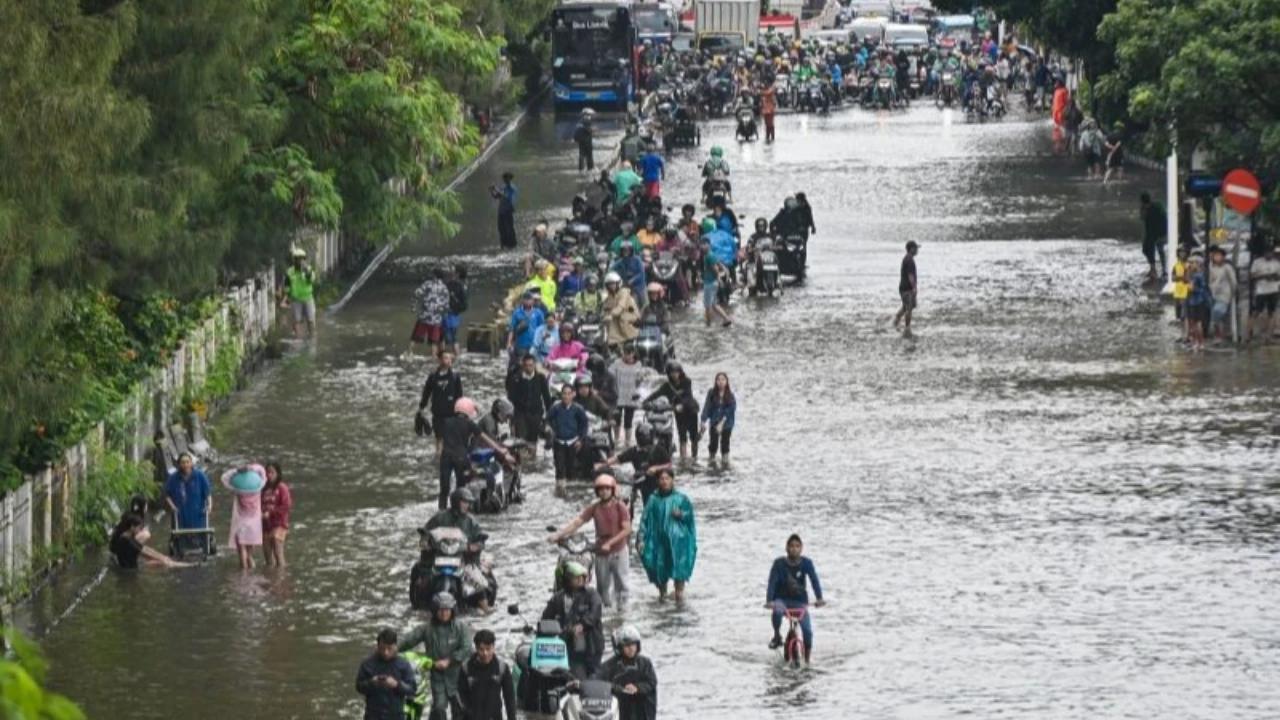 Banjir Jakarta Hari Ini, TransJakarta Perpendek dan Alihkan Layanan di Rute 3F hingga Koridor 10