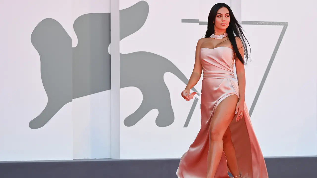 Pesona Pacar Ronaldo di Karpet Merah Venice Film Festival 2020