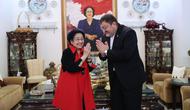 Ketua Umum PDI Perjuangan (PDIP) yang juga Presiden Ke-5 Indonesia, Megawati Soekarnopuri menerima kunjungan Duta Besar Republik Islam Iran untuk Indonesia Mohammad Boroujerdi. (Foto: Tim Media PDIP).