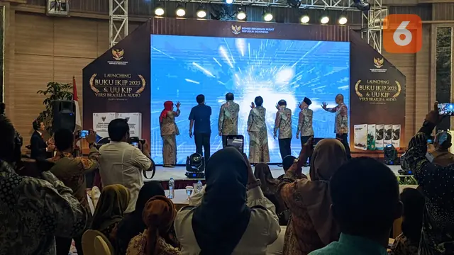 KIP Luncurkan Buku IKIP 2023 dan UU KIP Versi Braille serta Audio