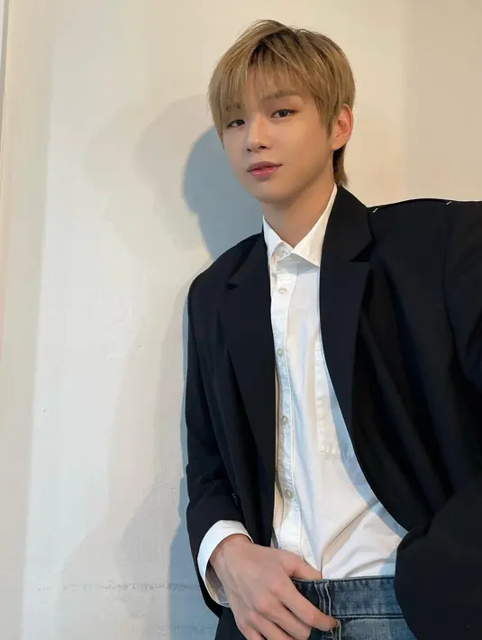 Di usianya yang sangat muda, Kang Daniel menjadi salah satu selebriti yang sukses besar. (FOTO: instagram.com/daniel.k.here/)