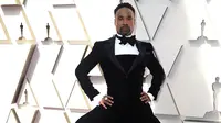 Aktor Billy Porter menghadiri perhelatan Piala Oscar 2019 di Dolby Theatre, Los Angeles, Minggu (24/2). Penampilan Billy Porter dengan gaun hitam karya Christian Siriano pada karpet merah Oscar ini tentu saja membuat heboh. (Jordan Strauss/Invision/AP)