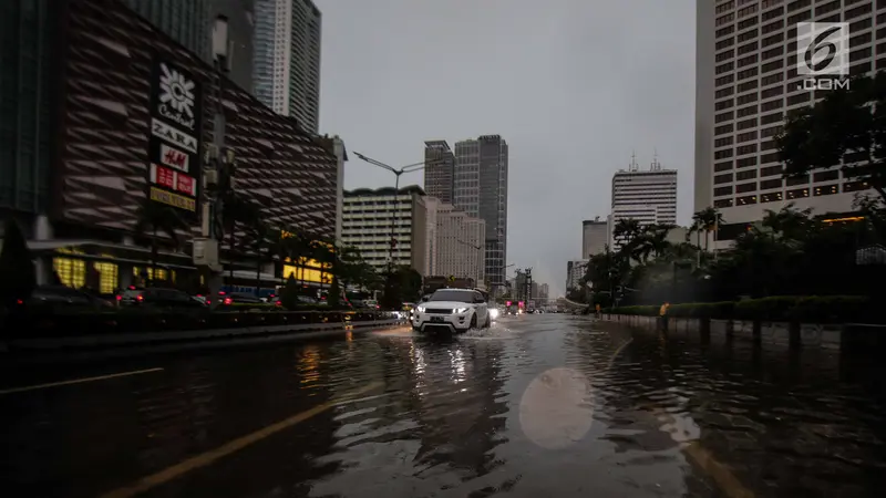 Jalan MH Thamrin Tak Luput dari Banjir