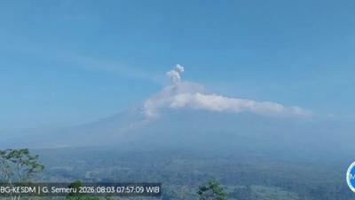 Semeru 5 Kali Erupsi Beruntun Pagi Ini, Letusan Capai 700 Meter