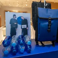 WAVEIT tas asal Hong Kong terbuat dari sampah botol plastik di laut. dok. Urban Icon