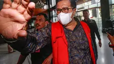 Terdakwa kasus suap vonis bebas Gregorius Ronald Tannur, Erintuah Damanik sesaat sebelum menjalani sidang pembacaan tuntutan di Pengadilan Tindak Pidana Korupsi (Tipikor), Jakarta, Selasa (22/4/2025). (merdeka.com/Arie Basuki