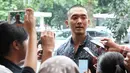 "Itu satu akun ada beberapa berita, itu ada Prisia Nasution, Gue, Inul temanya sama G30S/PKI, di waktu yang sama. Cuma bedanya kan gue langsung klarifikasi jadi keliatannya ramai," ujar Uus. (Nurwahyunan/Bintang.com)