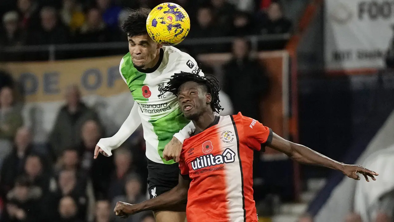 Foto: Pesan Menyentuh Luis Diaz untuk Keselamatan Sang Ayah saat Cetak Gol Penyeimbang Liverpool Kontra Luton Town