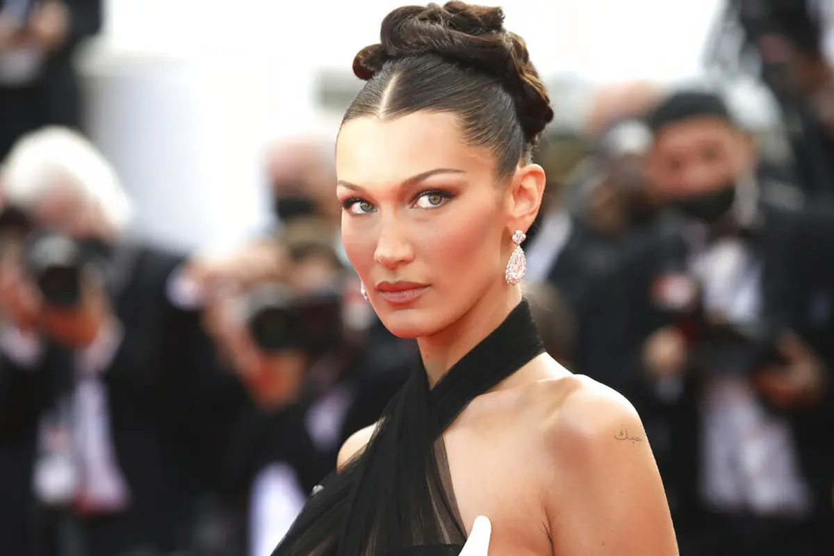Bella Hadid di Festival Film Cannes 2021. (Vianney Le Caer/Invision/AP)