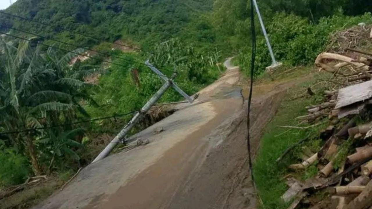 Puluhan Rumah Rusak Disapu Angin Kencang Lombok Tengah, Ratusan KK Terdampak Banjir