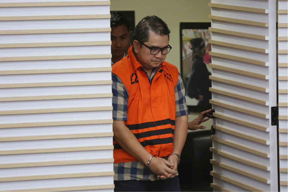 FOTO: KPK Tahan Eks Dirut PGN Hendi Prio Santoso dalam Kasus Jual Beli Gas