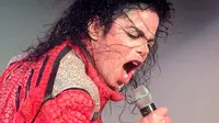 Kisah lengkap mengenai Michael Jackson, The King of Pop yang melegenda dengan gerakan moonwalk nya. 