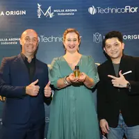 Jeremy Akoum, Managing Director APAC PT TechnicoFlor Indonesia bersama Bérengère Bourgarel, Senior Paris Perfumer PT TechnicoFlor dan Erick Chua, CEO Mulia Aroma Indonesia dalam Seminar The Timeless Journey 2024 di Jakarta (13/11). [Foto dok : Mulia Aroma/TechnicoFlor].