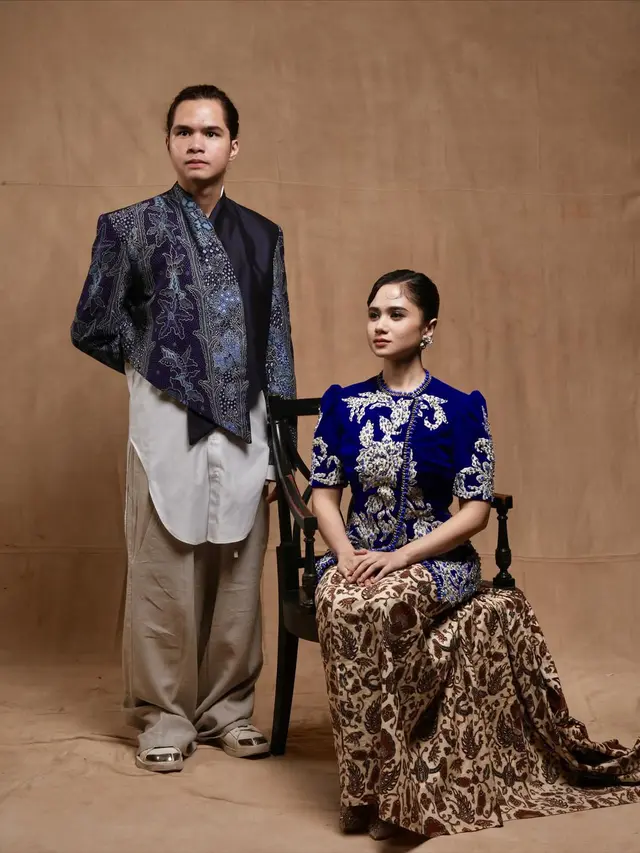 Potret Tissa Biani Pakai Kebaya Modern Siluet Encim Bordir, Kompak Bareng Dul Jaelani\
