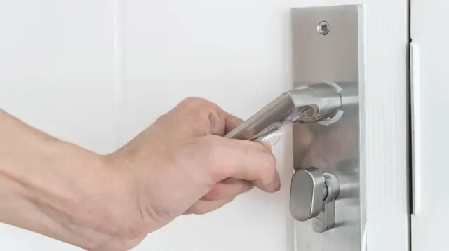 6 Penyebab Seseorang Selalu Mengecek Kunci Pintu dan Kompor Berkali-kali Sebelum Tidur, Ini Penjelasan Medisnya