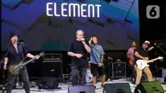 Grup musik Element menghibur para penggemarnya dalam festival musik All You Can Hear Gigs di Asthana, Kemang, Jakarta Selatan, Selasa (5/11/2024). (Liputan6.com/Herman Zakharia)