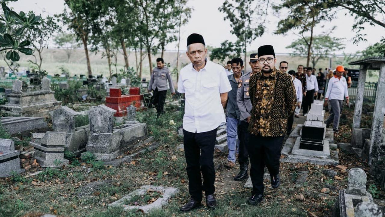 Wamensos Agus Jabo Ziarah ke Makam Aktivis Buruh Marsinah
