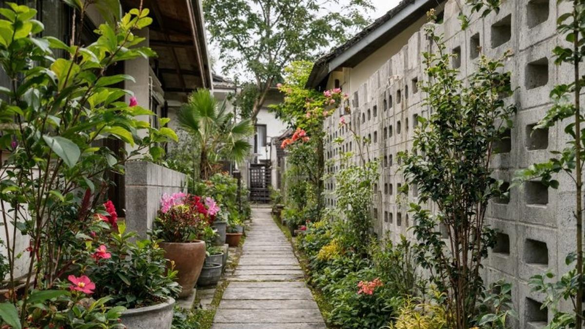7 Desain Halaman Belakang dengan Puring dan Roster Beton, Cocok untuk Rumah Minimalis