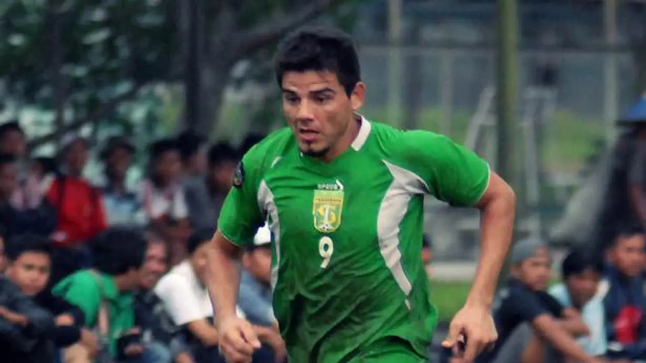 Julio Cesar Larrea Flores