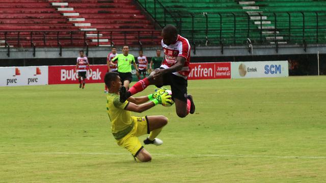 PS TNI vs Madura United