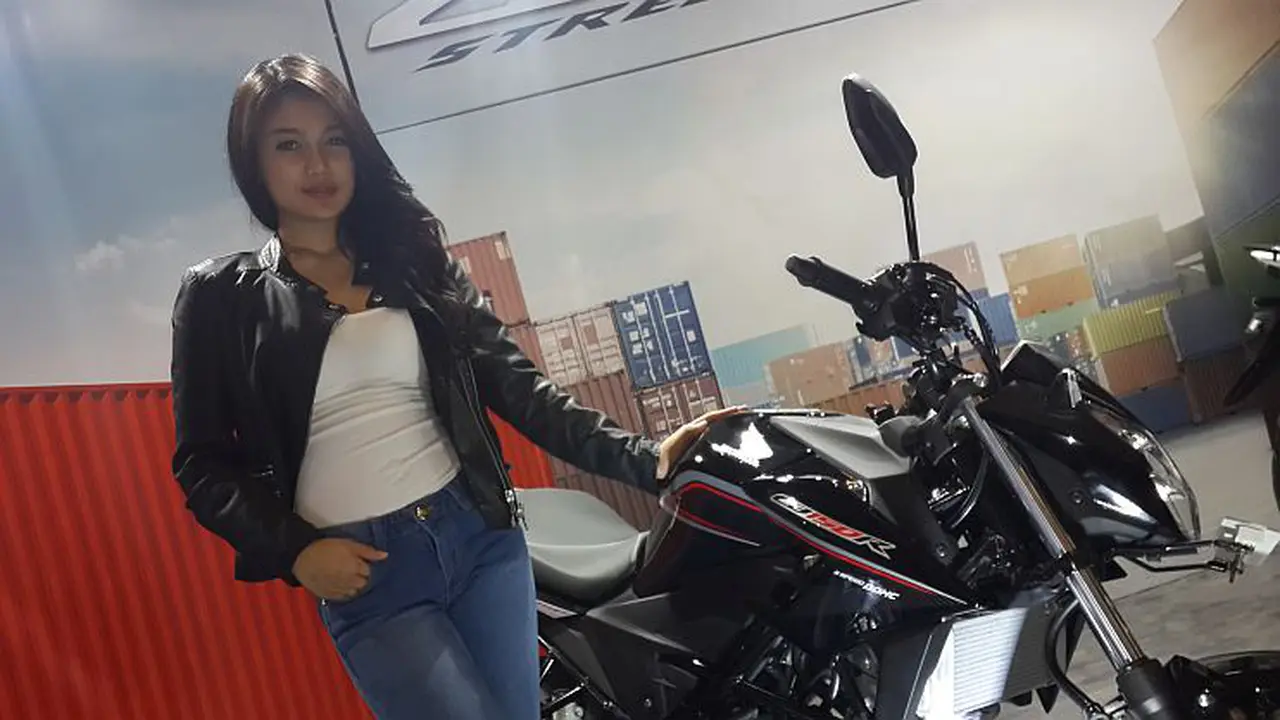 Si Cantik Bersama Honda Sonic dan CB150R