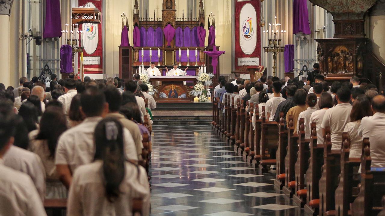 FOTO: Suasana Misa Kamis Putih di Gereja Katedral Jakarta Berlangsung Khidmat