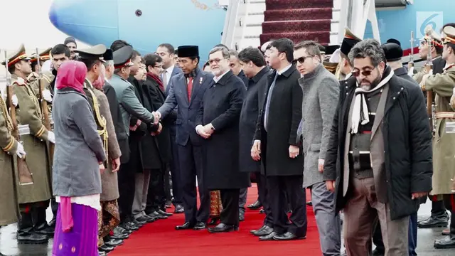 Disambut Hujan Salju, Jokowi Tiba di Afghanistan Setelah Ledakan