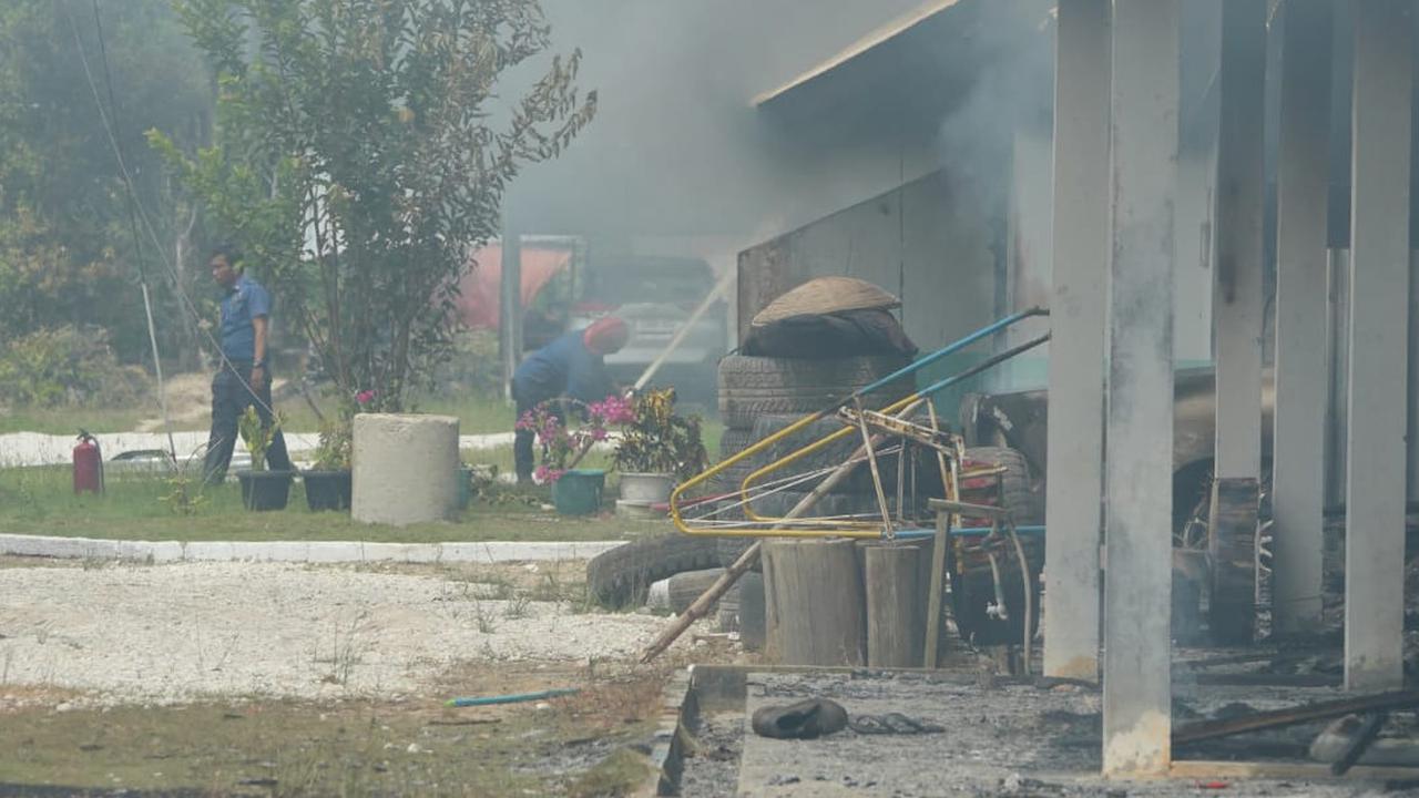 Ricuh di perumahan perusahaan kayu akasia riau