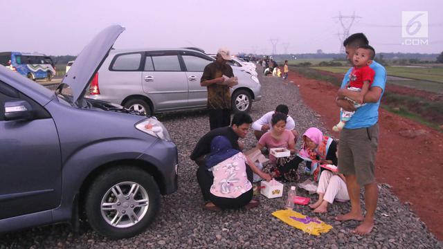 Buka Puasa di Pinggir Tol Fungsional Pemalang - Batang