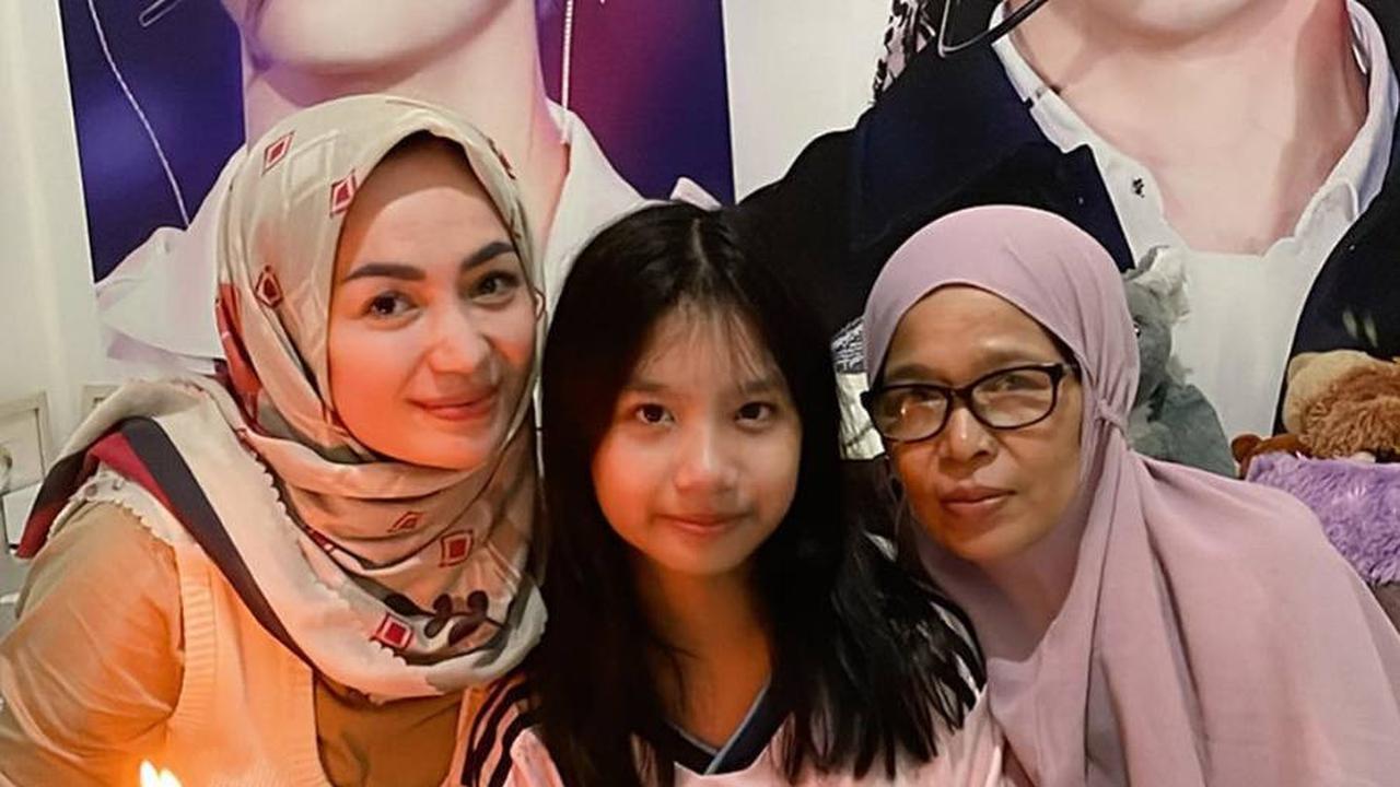 Aqila Kerap Bersama Ibu Kandungnya