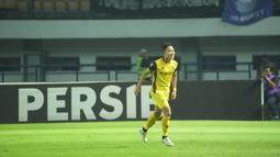 Selebrasi pemain Persikabo 1973, Lucky Oktavianto setelah mencetak gol kedua timnya ke gawang Persib Bandung pada laga pekan terakhir BRI Liga 1 2022/2023 di Stadion Gelora Bandung Lautan Api (GBLA), Bandung, Sabtu (15/4/2023) malam WIB. (Bola.com/Nandang Permana)