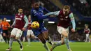 Duel antara Chelsea kontra West Ham United berjalan alot. (Adrian Dennis/AFP)