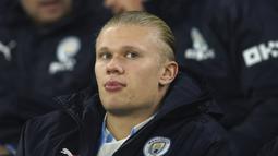 Manchester City menjamu Chelsea dalam babak ketiga Carabao Cup 2022/2023 di Etihad Stadium tanpa diperkuat oleh Erling Haaland yang duduk di bangku cadangan dan akhirnya sama sekali tak bermain. (AP/Dave Thompson)
