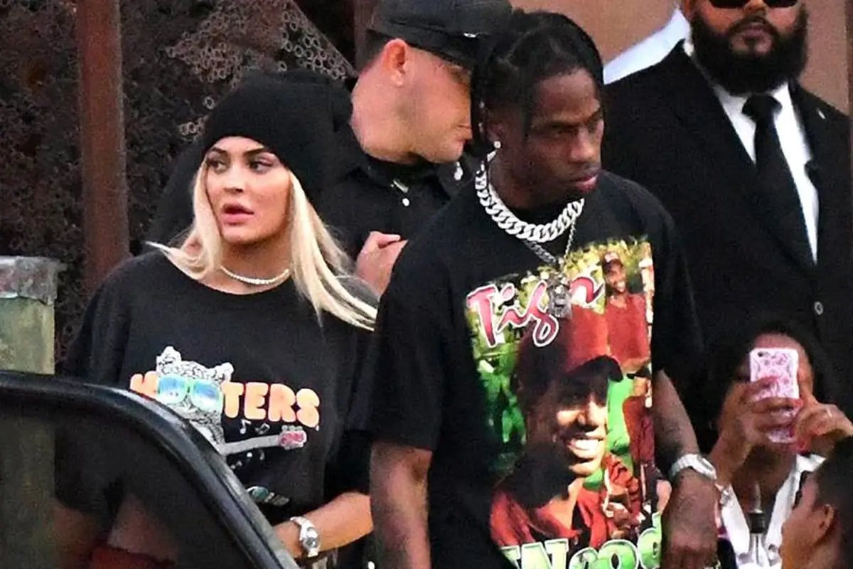 [Bintang] Kylie Jenner - Travis Scott