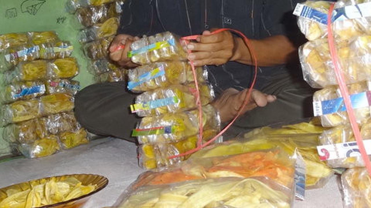 Jaga kualitas rasa keripik pisang ini gunakan minyak goreng bermerek