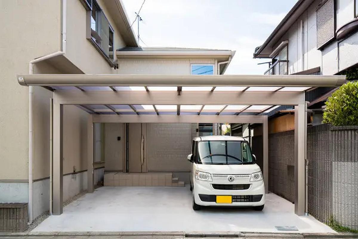 Perbandingan Kanopi Baja Ringan vs Polycarbonate untuk Carport Rumah