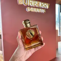 Apabila kamu menyukai wewangian gourmand, Burberry Goddes Parfum dapat menjadi pilihanmu. [Dok/Burberry]