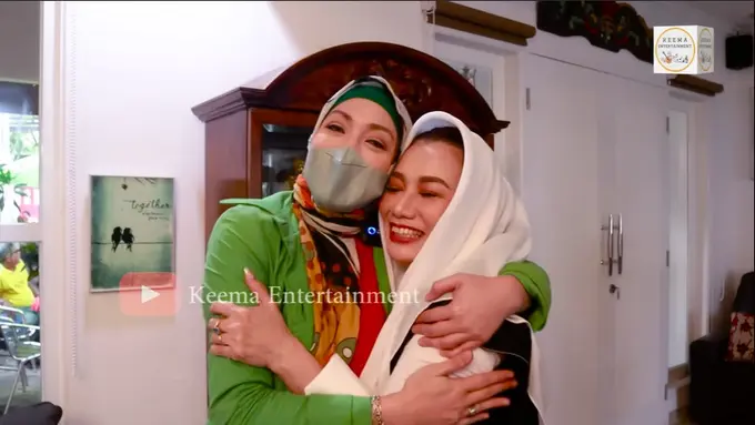 [Fimela] Angelina Sondakh dan Reza Artamevia