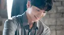 <p>Kim Min Jae berperan sebagai perawat bernama Park Eun Tak. Dia digambarkan sebagai petugas medis yang cekatan. (Foto: Instagram/ real.be)</p>