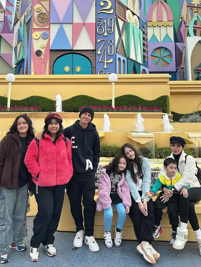 [Fimela] Liburan keluarga Ussy Sulistiawaty - Andhika Pratama di Jepang