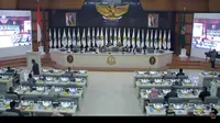 Tangkapan layar siaran langsung saluran YouTube DPRD Provinsi Jawa Barat, saat anggota Fraksi PDI Perjuangan lakukan aksi walk out, Jumat, 16 Mei 2025.
